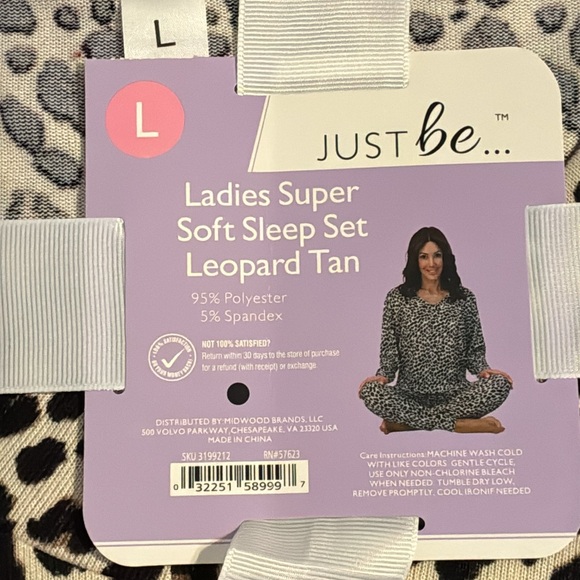 Leopard Print 2 Piece Pajama Sleepwear Size Large Long Sleeve Animal Print NWT - Picture 2 of 5